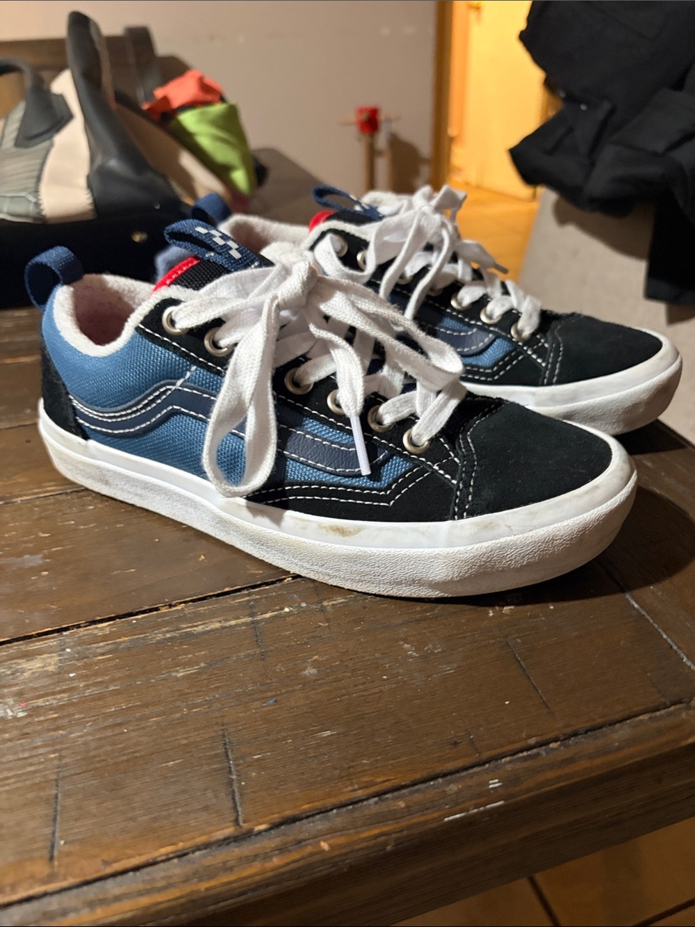 Sz 4.5 men’s sz 6 women’s vans